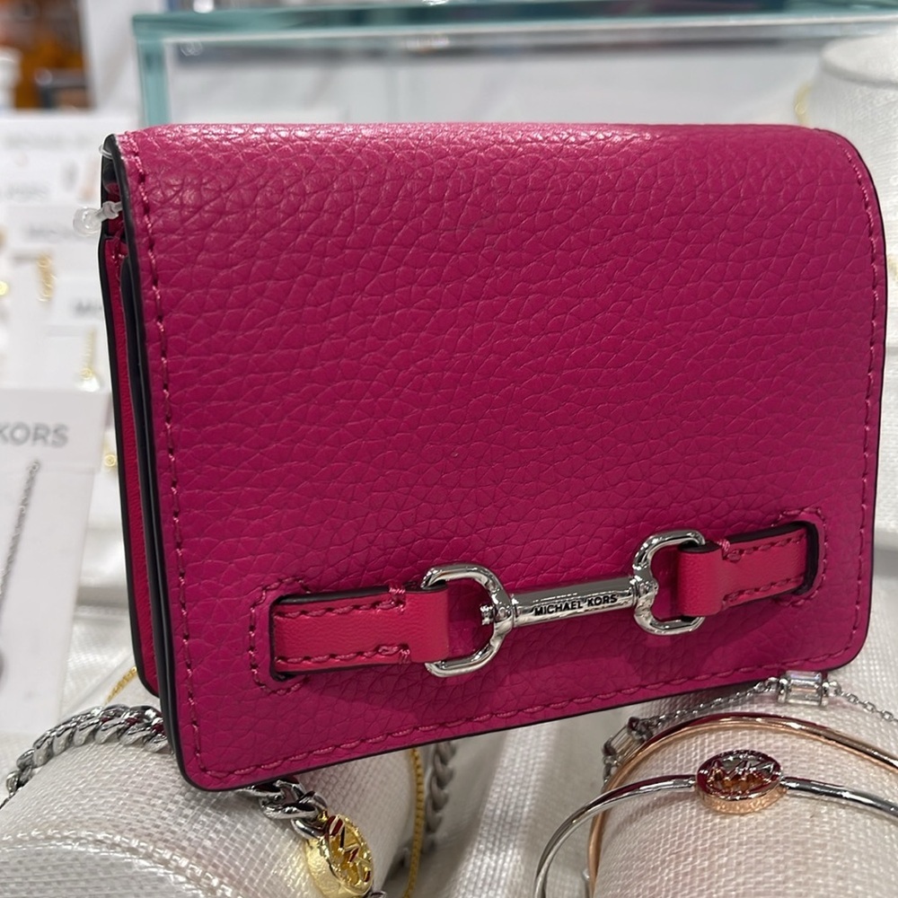 MICHAEL KORS Carson Small Pebbled Leather Flap Wallet
DRAGONFRUIT
NWT